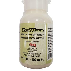 Puede incluir: Botella de adhesivo de contacto a base de agua EcoWeld, de color blanquecino, con tapa blanca. La etiqueta incluye el texto "EcoWeld", "Adhesivo de contacto a base de agua" y "3.4 fl oz - 100 ml".