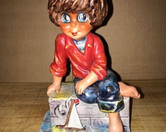 Jahrgang Goebel Michel T Figurine junge mit Spielzeugboot MIC 10