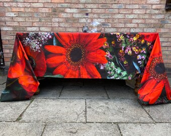 Floral tablecloth with red poppies - Florance & Wolf