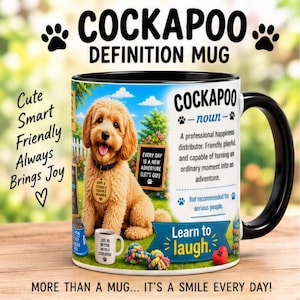 Puede incluir: Una taza de cerámica blanca con asa y borde negros que presenta una ilustración de un perro Cockapoo dorado. El texto dice: COCKAPOO noun, A professional happiness distributor. Friendly, playful, and capable of turning an ordinary moment into an adventure. Not recommended for serious people. Learn to laugh.