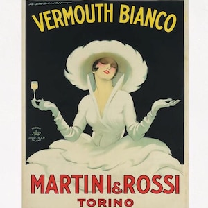Può includere: Una pubblicità vintage per il Vermouth Bianco Martini & Rossi. La pubblicità presenta una donna in abito e cappello bianchi che tiene un bicchiere di vermouth. Il testo "Vermouth Bianco" è in lettere gialle su sfondo nero. Il testo "Martini & Rossi Torino" è in lettere rosse in fondo alla pubblicità.