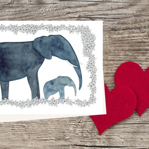 Illustration éléphants sur papier recyclé au format carte postale, Douce complicité