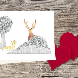 Illustration cerf et faon sur papier recyclé au format carte postale, Douce forêt
