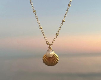 waterproof seashell and pearl necklace, 14k gold dainty jewelry, beachy charm necklace