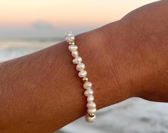 Handbeaded 14k Gold Filled Pearl Bracelet: Classic Everyday Style