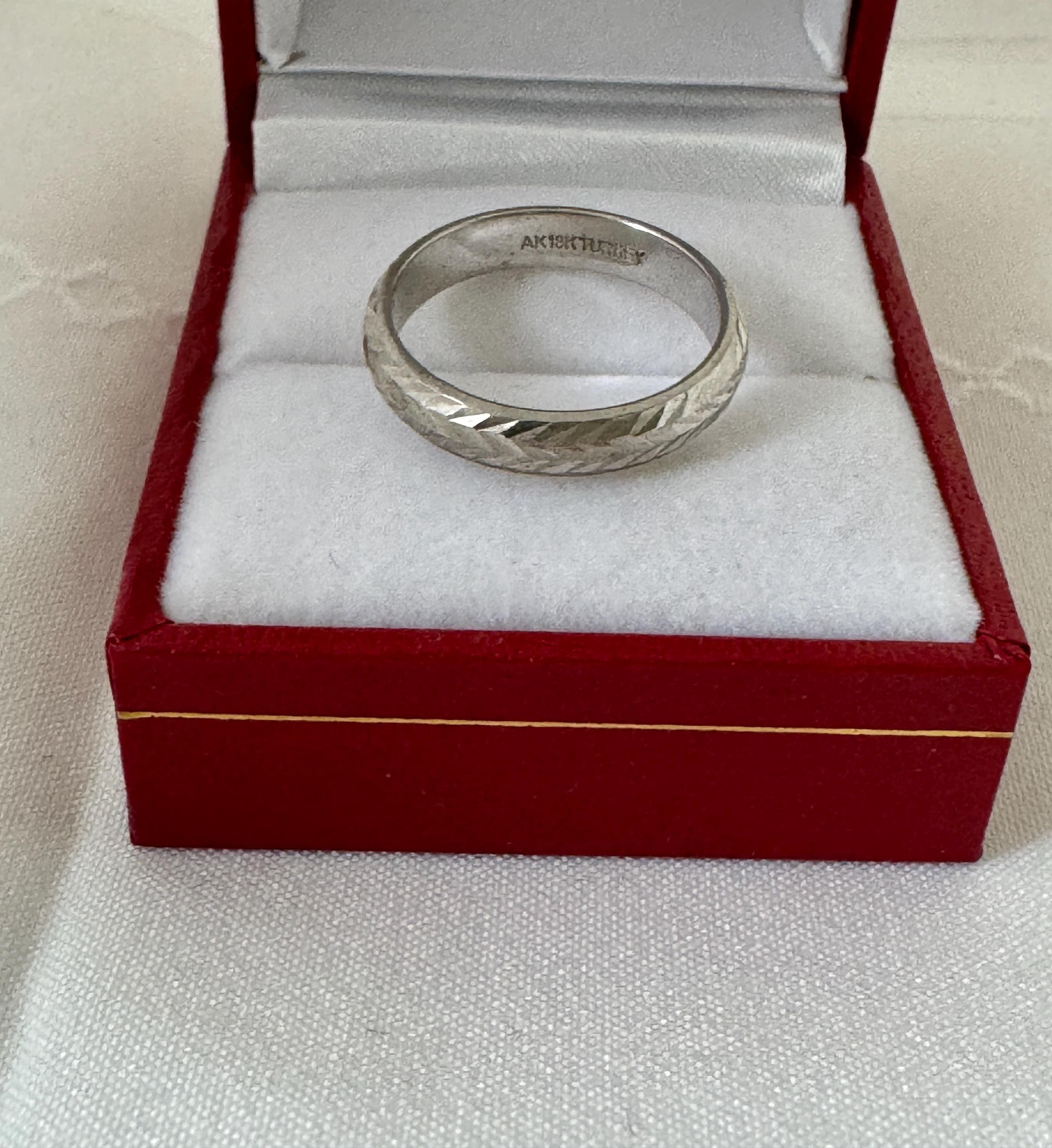 18K Solid Gold Faceted Diamond Cut Ring Band White Gold 1.38