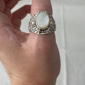 Surat Bali BA Oval Cabochon Mother Of Pearl Sterling Silver Beaded Accent Ring 925