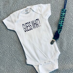 ¿Adivina qué? Colilla de pollo. Piel de conejo marca onesies. Múltiples colores disponibles. Gris, rojo, rosa, negro, blanco, azul bebé, etc.