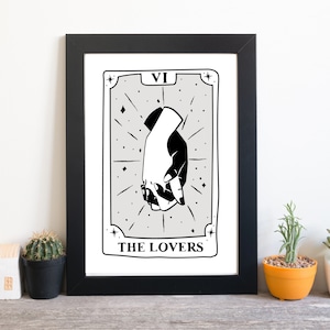 Din A4 Kunstdruck ohne Rahmen - Tarot Tarotkarte - The Lovers - Die Liebenden - Liebe Hände - Modern Wahrsagen Esoterik Zukunft Poster Bild