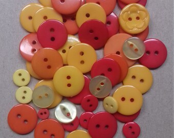 Mélange de boutons orange, boutons mixtes, boutons ronds, boutons orange, boutons jaunes, boutons 2 trous, lot de 50, vendeur britannique, indépendant et mabel