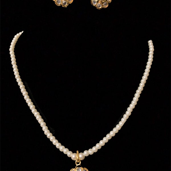 PS48 Sara hyderabadi flower pendant with earrings in white , indian jewellery