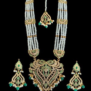 LN123 Sakshi Punjabi Jadau Long Rani Haarschmuck mit Ohrringen Tika in Smaragde
