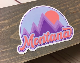 Pegatina de Montana con puesta de sol en la montaña, color morado coral y azul cielo // Pegatina multiusos troquelada retro Montana