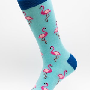 Couple De Flamants Roses Avec Bouquet De Fleurs Aquarelle Style Rétro