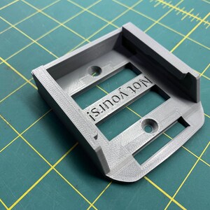 Dock-e 3-Pack Mounting Brackets For Makita 18V Lithium-Ion Batteries