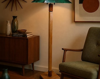 Chicago Vloerlamp met groene koperen kap kers met walnoot afwerking