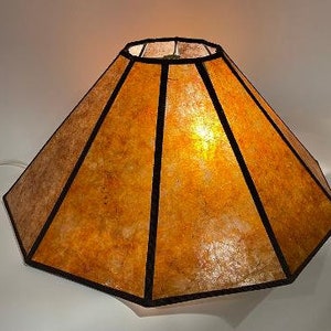 Shade Lamp 10 Point Decagon showen in Amber Mica
