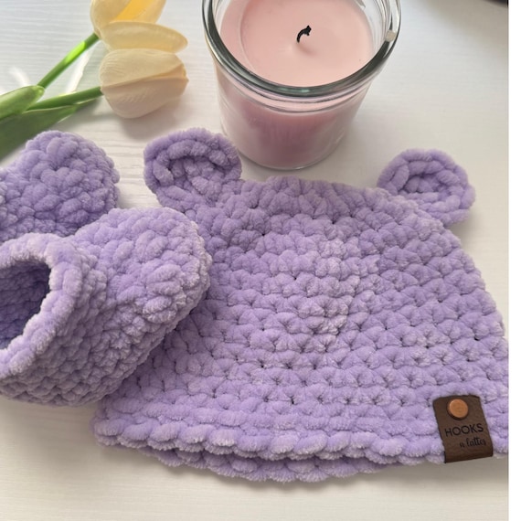 Crochet Baby Bear Hat and Booties Set: Handmade Newborn Gift