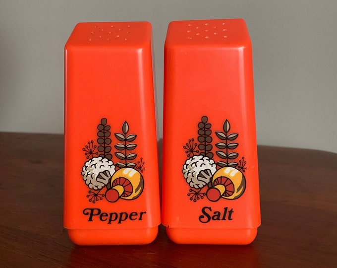 Vintage Set of 70's Mushroom Salt and Pepper Shaker Made by Rubbermaid
