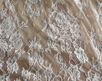 Off-White Chantilly Floral Lace Fabric: Scalloped Eyelash Bridal Veil (3 Meters