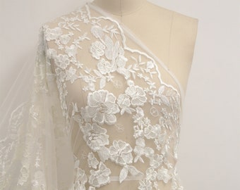 Elegante tejido de encaje con bordado floral: encaje para vestido de novia en color blanco roto