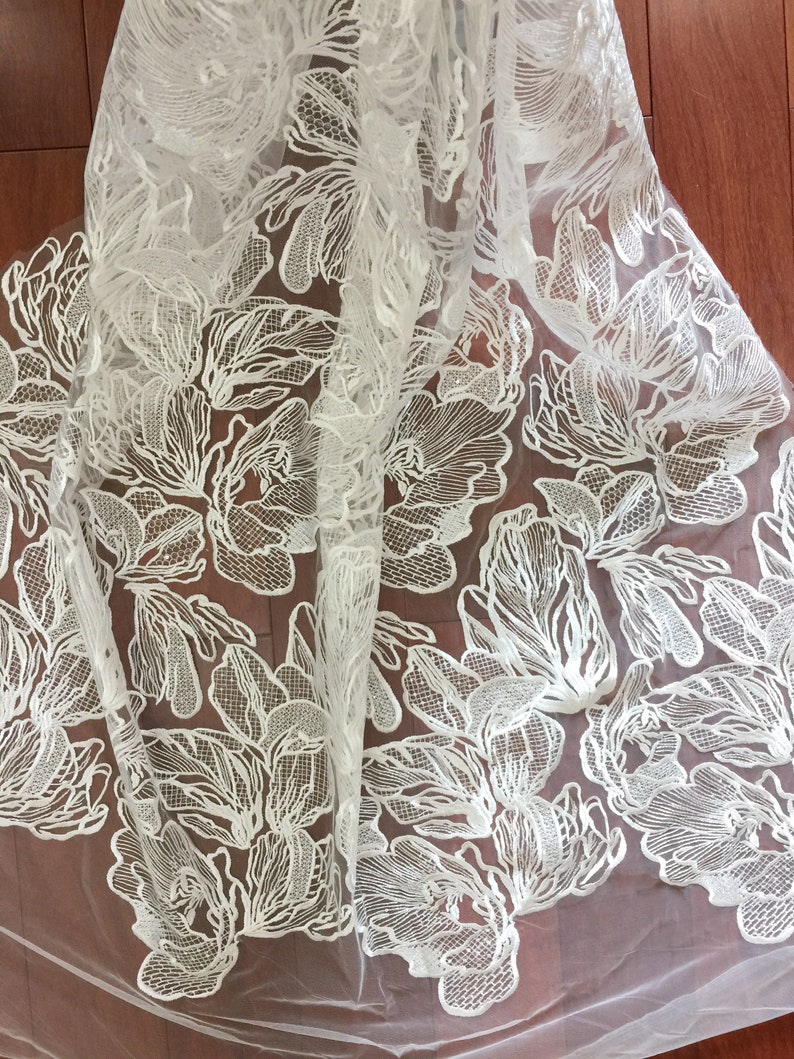 Elegant Floral Bridal Lace Fabric 2019 New Design Embroidery Guipure Lace Fabric PartyProm Embroidery Lace Fabric By The Yard