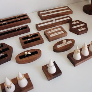 Walnut Ring Display Stand: Jewelry Organizer Holder
