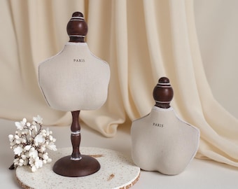 Mannequin Necklace Display Stand: Jewelry Bust Model