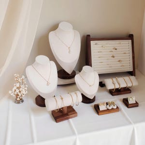 Walnut Jewelry Display Set: Necklace, Scarf & Bust Accessories