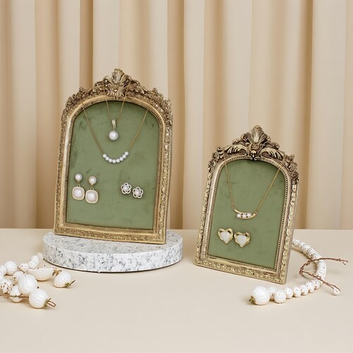Vintage Inspired Resin Jewelry Stand: Velvet Display Organizer