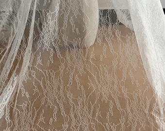 Off-White Floral Chantilly Lace Fabric: Scalloped Eyelash Bridal Veil Lace (3 Meters)