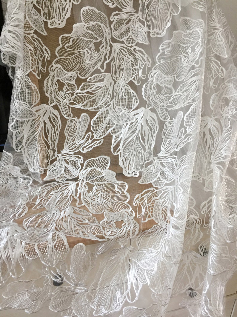 Elegant Floral Bridal Lace Fabric 2019 New Design Embroidery Guipure Lace Fabric PartyProm Embroidery Lace Fabric By The Yard