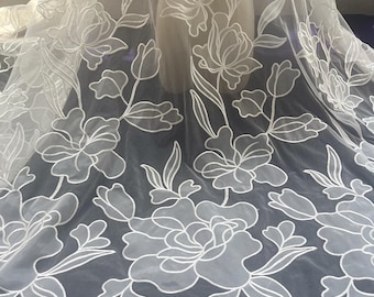 Tela de encaje con bordado floral: encaje de tul blanco roto para novias cortado a medida.