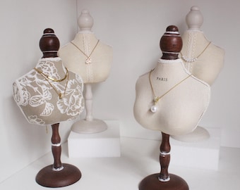 Mannequin Necklace Display Stand: Jewelry Bust Model