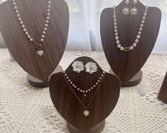 Expositor de joyas de nogal: soporte para collares y pendientes