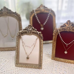 Vintage Inspired Velvet Jewelry Organizer: Elegant Resin Jewelry Stand