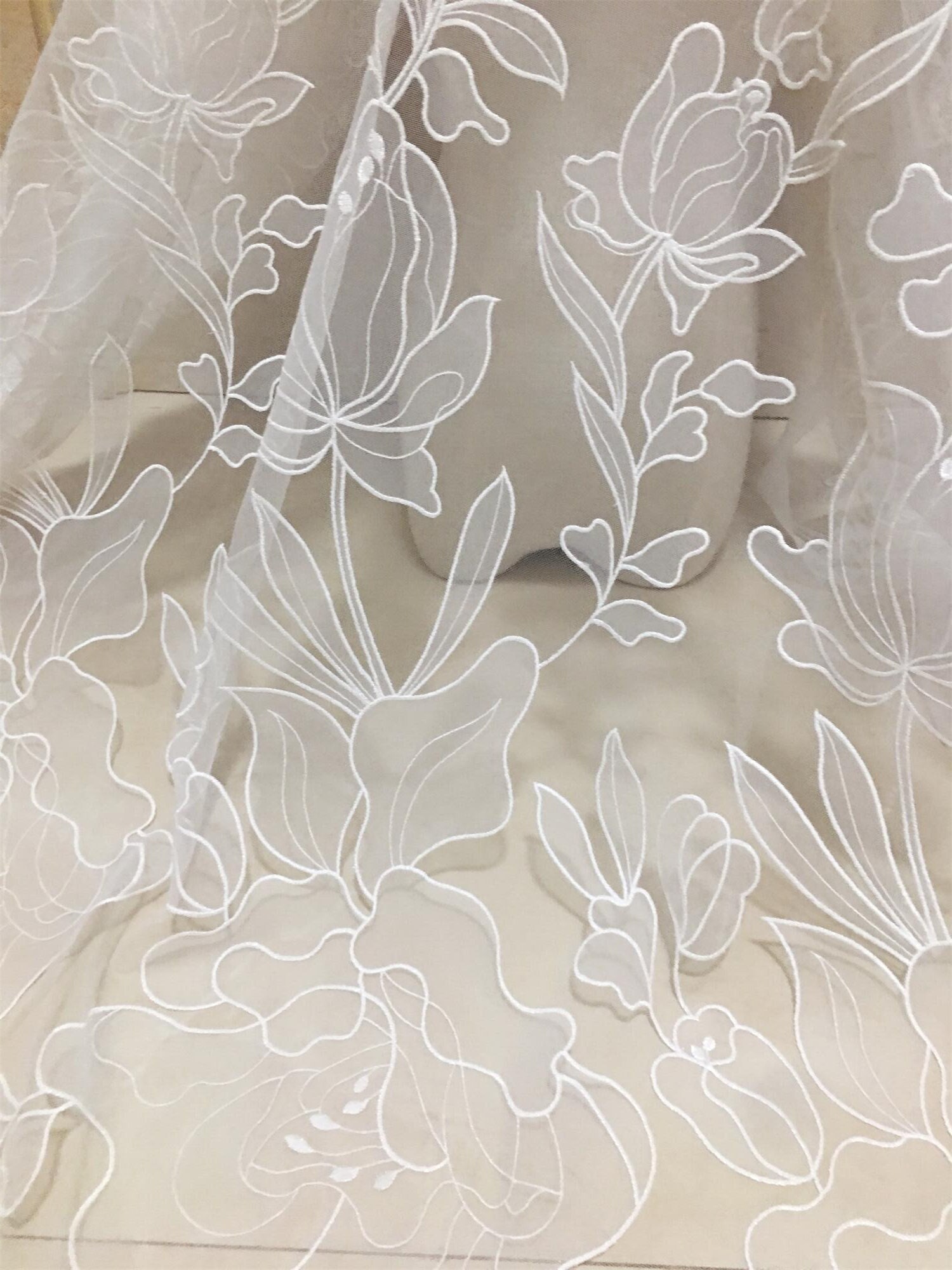 Flower Lace Fabric: Elegant Off-White Tulle Embroidery Bridal Lace