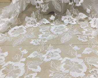 Elegante tela de encaje con bordado de flores: Off-White Bridal Couture