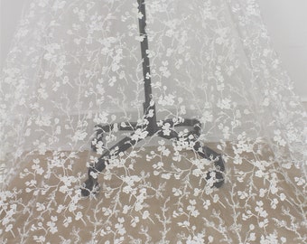 Tela de encaje floral con bordado de lentejuelas: vestido de novia blanco roto