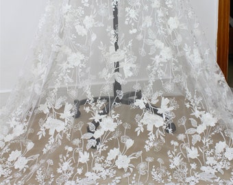 Tissu dentelle florale: Dentelle brodée blanc cassé pour robe de mariée