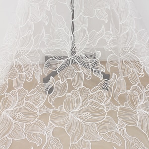 Floral Embroidery Lace Fabric: Off-White Rayon Wedding Dress Material