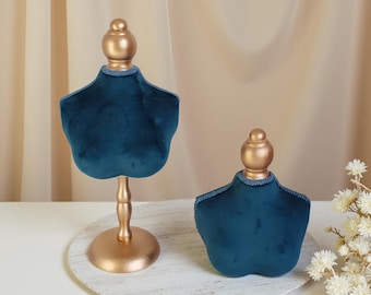 Mannequin Necklace Display Stand: Jewelry Bust Model