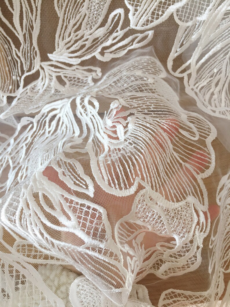 Elegant Floral Bridal Lace Fabric 2019 New Design Embroidery Guipure Lace Fabric PartyProm Embroidery Lace Fabric By The Yard