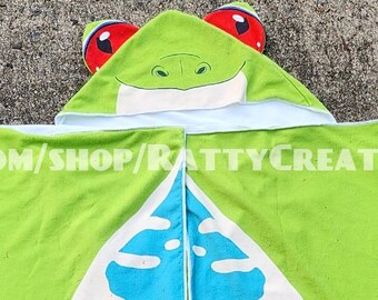 Red-Eyed Tree Frog Hooded Towel, Adult Size Beach Bath Towel