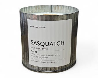 Sasquatch / Pie Grande / Vela con mecha de madera / Decoración rústica vintage / Adornos navideños / Regalo de Navidad