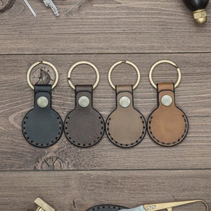 Personalisierter AirTag Schlüsselanhänger, Apple AirTag Hundehalsband Leder Fall Schlüsselanhänger, Personalisierter Schlüsselanhänger Schlüsselanhänger aus Leder - Kreis