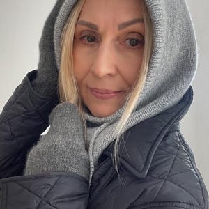 Cozy Cashmere Knit Balaclava – Elegant Hooded Design