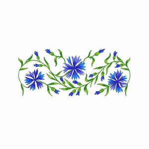 Puede incluir: Un diseño floral azul y verde con flores de aciano y capullos. El diseño es perfecto para el bordado u otros proyectos de artesanía.