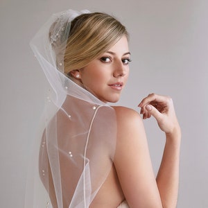 Off white, Single tulle, Wedding veil with pearl stones image 1