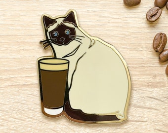 Siamesischer Nitro Cold Brew Pin | Americano Kaffee, Espresso, graue Katze, süßes Kätzchen, Neko, Frappuccino, schwarz-weißes Kätzchen, Geschenk für sie, Schürze